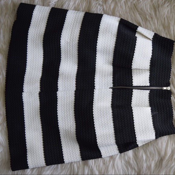 Express Black and White Skirt, Size Small! - Picture 7 of 7